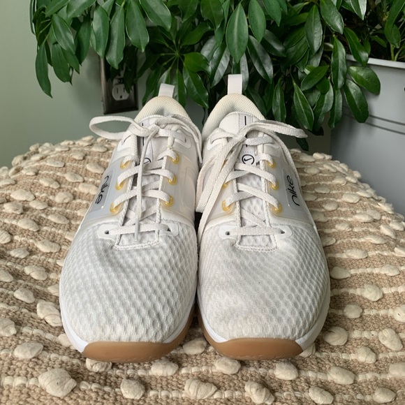 Nike RENEW IN-SEASON TR 10 Womens Platinum Tint/Mtlc Gold Size 10.5 - Picture 2 of 5